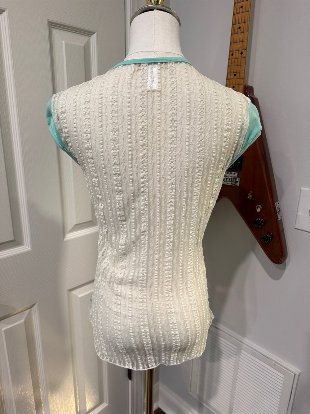 Romantic Mint Winged Graphic V-Neck Tank - Picture 4 of 9